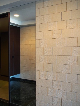 摩天楼と癒しの浴室で豊かな時間を